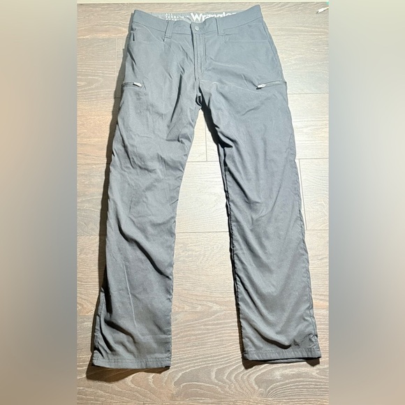 Wrangler Gray Cargo Pants with Classic Fit - Picture 1 of 9